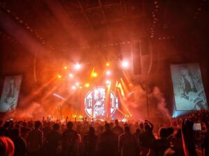 Live Review: MOTLEY CRUE & DEF LEPPARD Live at MVM Dome Budapest – Hungary (2023)